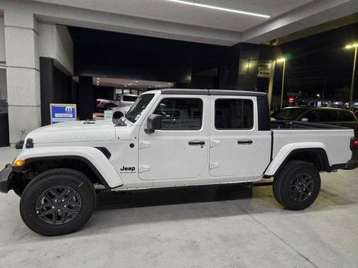 2026 Jeep Gladiator Sport