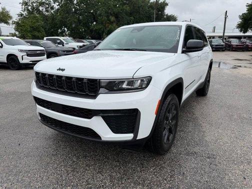 Bright White Clearcoat 2026 Jeep Grand Cherokee L Laredo