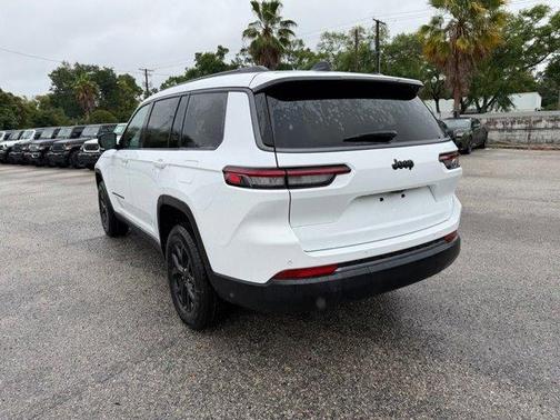 Bright White Clearcoat 2026 Jeep Grand Cherokee L Laredo