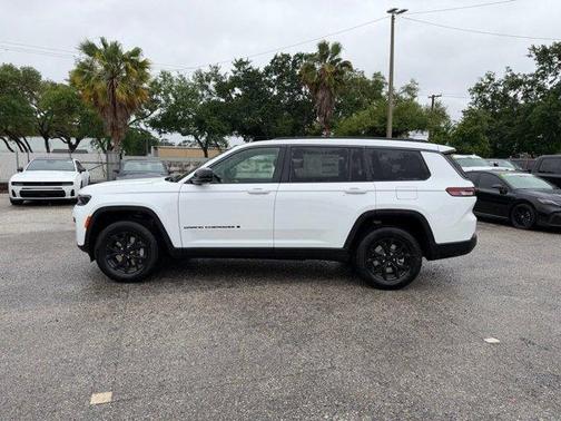 Bright White Clearcoat 2026 Jeep Grand Cherokee L Laredo
