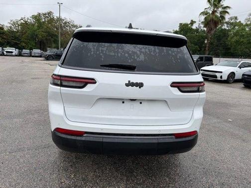 Bright White Clearcoat 2026 Jeep Grand Cherokee L Laredo