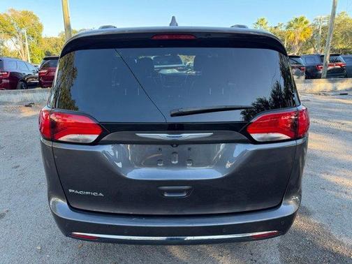 2020 Chrysler Pacifica Touring-L