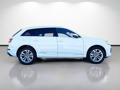 Carrara White 2025 Audi Q7 55 Premium Plus