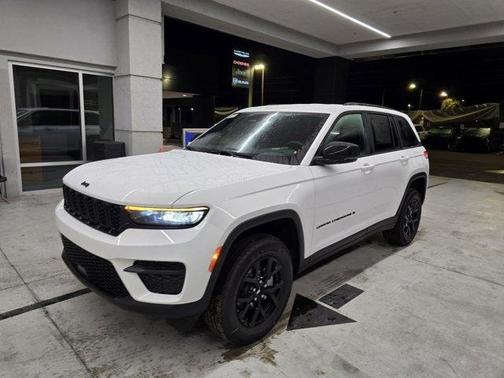 2025 Jeep Grand Cherokee Laredo