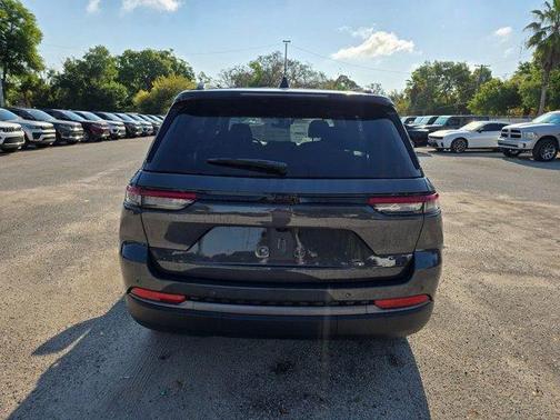 Metallic 2026 Jeep Grand Cherokee Laredo