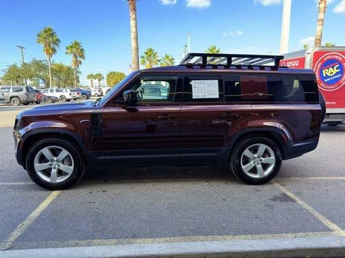 2023 Land Rover Defender SE