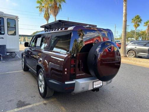 2023 Land Rover Defender SE