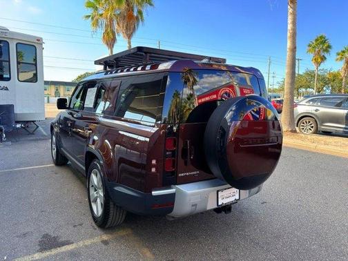 2023 Land Rover Defender SE