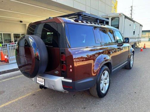 2023 Land Rover Defender SE