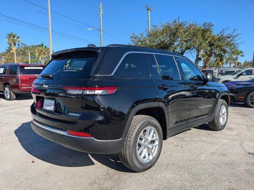 2025 Jeep Grand Cherokee Laredo