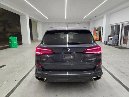 2021 BMW X5 M50i