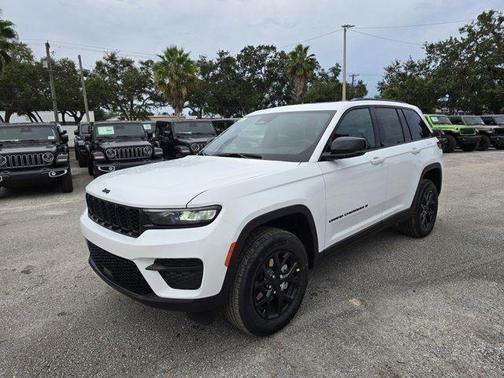 2025 Jeep Grand Cherokee Laredo