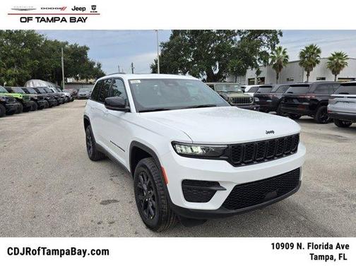 2025 Jeep Grand Cherokee Laredo