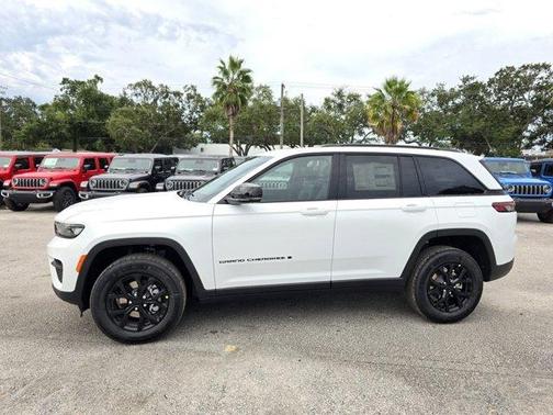 2025 Jeep Grand Cherokee Laredo