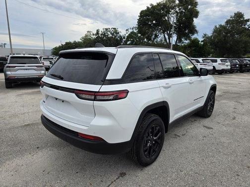 2025 Jeep Grand Cherokee Laredo