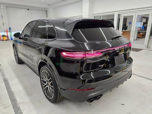 2023 Porsche Cayenne 