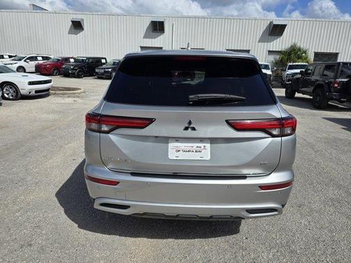 2022 Mitsubishi Outlander SE