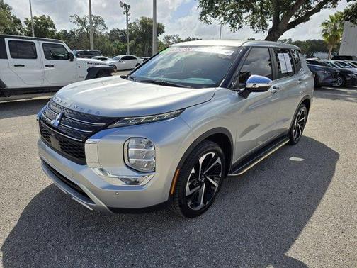 2022 Mitsubishi Outlander SE