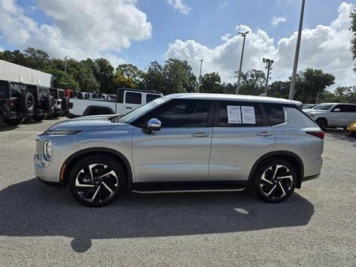2022 Mitsubishi Outlander SE