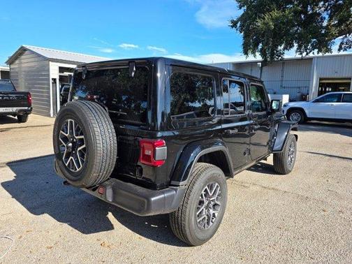 Black Clearcoat 2025 Jeep Wrangler Sahara