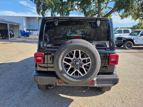 Black Clearcoat 2025 Jeep Wrangler Sahara