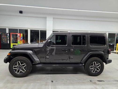 Granite Crystal Clearcoat Metallic 2025 Jeep Wrangler Sahara