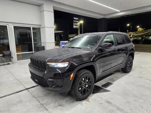 2025 Jeep Grand Cherokee Laredo