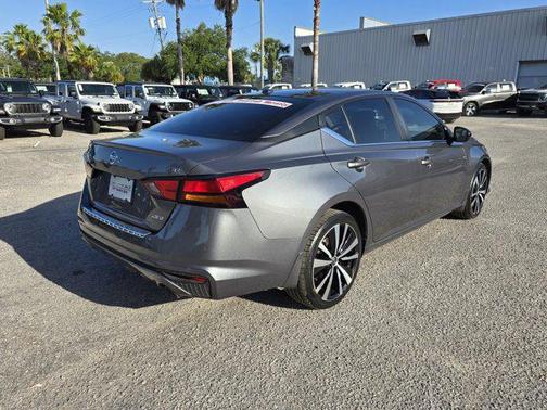 2022 Nissan Altima SR Intelligent AWD