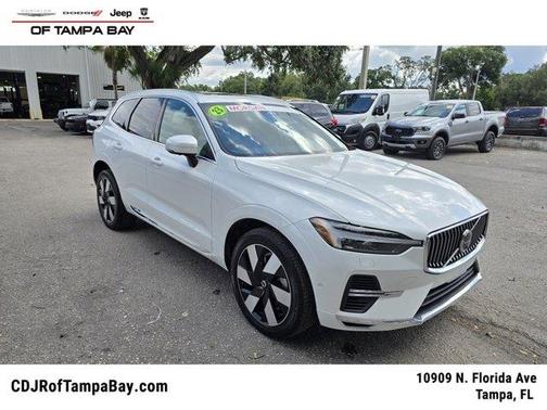 2023 Volvo XC60 Recharge Plug-In Hybrid T8 Ultimate Bright Theme