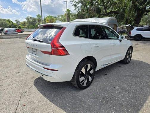 2023 Volvo XC60 Recharge Plug-In Hybrid T8 Ultimate Bright Theme