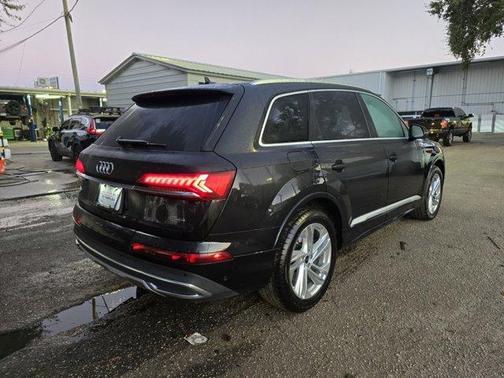2024 Audi Q7 55 Premium Plus