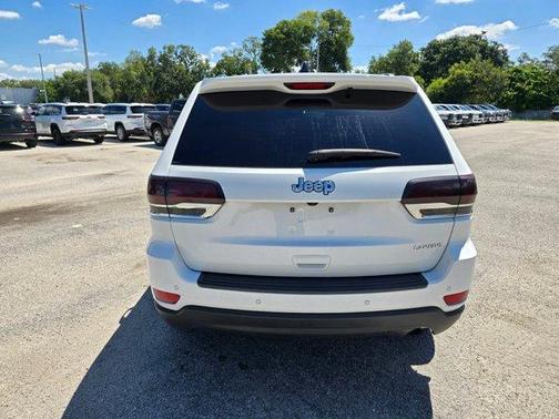 Bright White Clearcoat 2022 Jeep Grand Cherokee WK Laredo