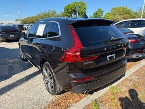 Onyx Black Metallic 2020 Volvo XC60 T5 Momentum
