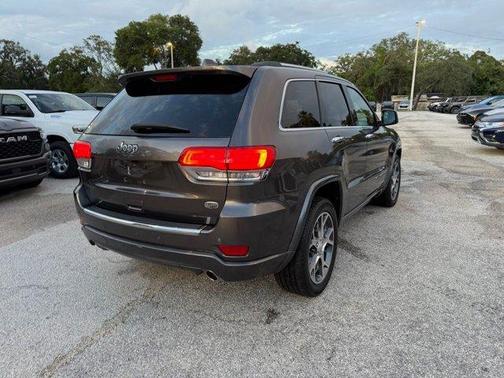 Granite Crystal Clearcoat Metallic 2019 Jeep Grand Cherokee Overland