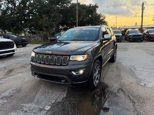Granite Crystal Clearcoat Metallic 2019 Jeep Grand Cherokee Overland