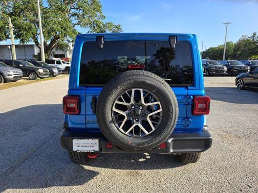 2025 Jeep Wrangler 4-Door Sahara 4x4