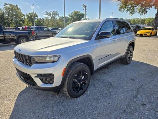 2025 Jeep Grand Cherokee Laredo