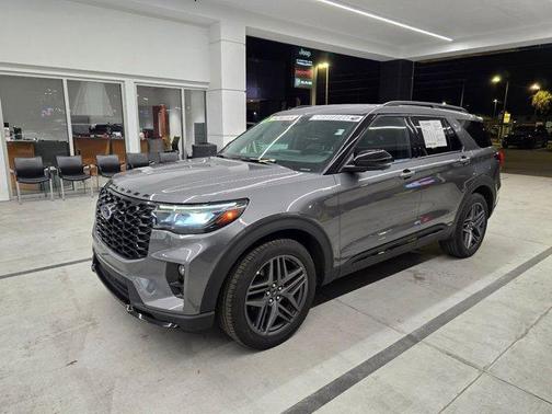 2025 Ford Explorer ST-Line