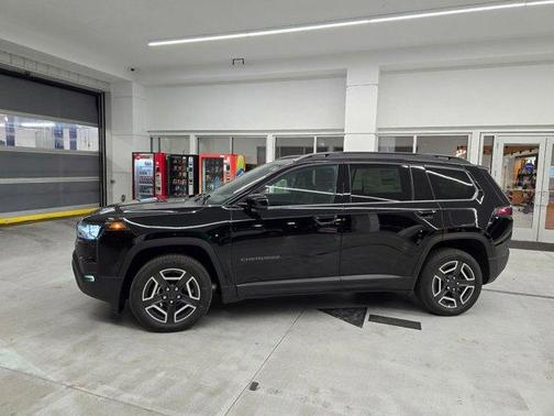 Diamond Black 2026 Jeep Cherokee LAREDO/LIMITED