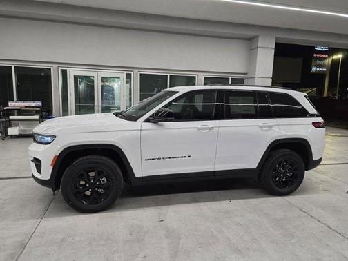 2025 Jeep Grand Cherokee Laredo