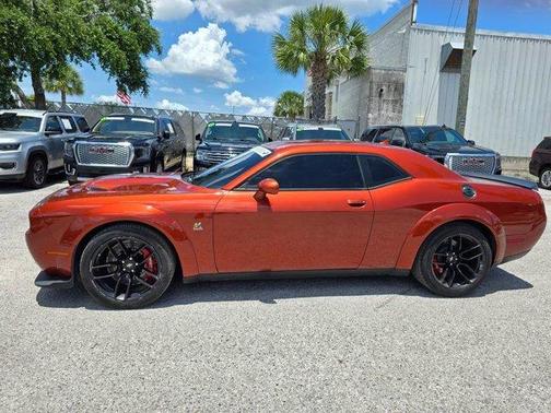 Sinamon Stick 2022 Dodge Challenger R/T Scat Pack