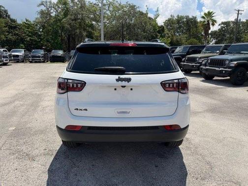 Bright White Clearcoat 2024 Jeep Compass Latitude