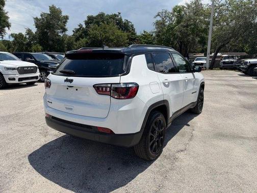 Bright White Clearcoat 2024 Jeep Compass Latitude