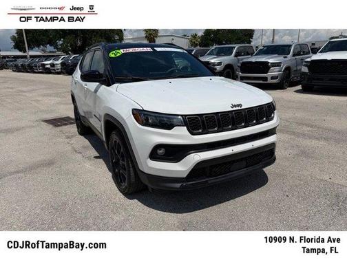 Bright White Clearcoat 2024 Jeep Compass Latitude