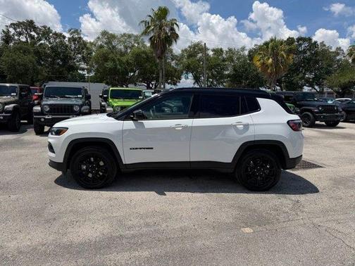 Bright White Clearcoat 2024 Jeep Compass Latitude