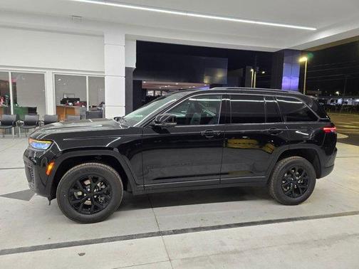 2026 Jeep Grand Cherokee Laredo