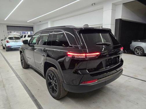 2026 Jeep Grand Cherokee Laredo