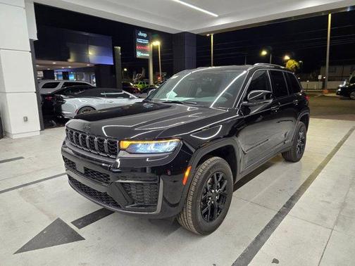 2026 Jeep Grand Cherokee Laredo