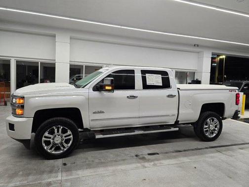 Iridescent Pearl Tricoat 2019 Chevrolet Silverado 2500 High Country
