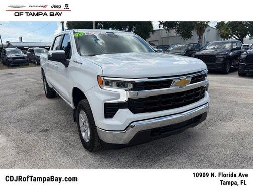 Summit White 2025 Chevrolet Silverado 1500 LT